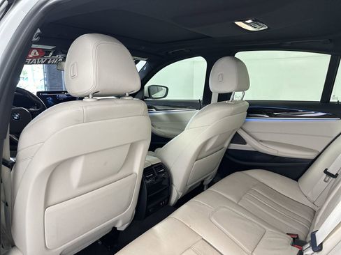 Used 2022 BMW 530e w/ Premium Package RWD image 24