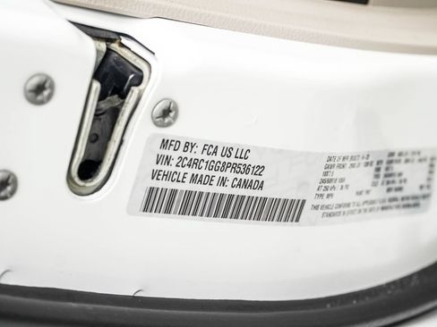 Used 2023 Chrysler Pacifica Limited FWD image 40
