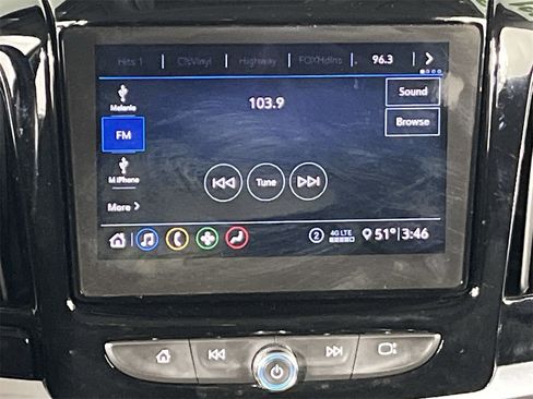 Used 2021 Chevrolet Traverse LT image 16