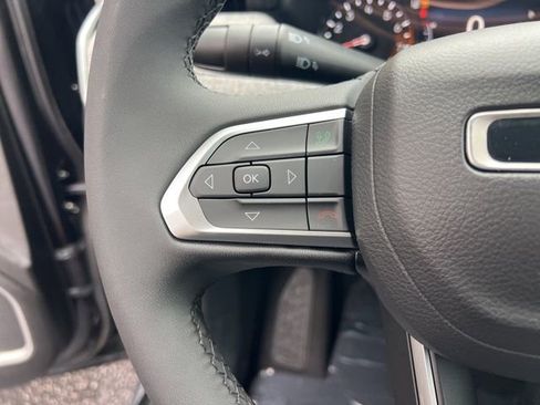 Used 2024 Jeep Compass Latitude image 11