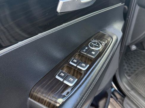 Used 2020 Kia Sorento LX FWD image 42