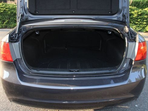 Used 2010 Kia Optima LX FWD image 15