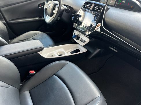 Used 2016 Toyota Prius Three Touring image 15