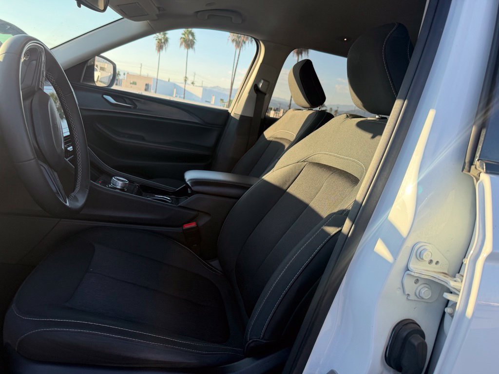Used 2023 Jeep Grand Cherokee L Laredo RWD image 9