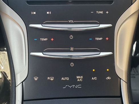 Used 2015 Lincoln MKZ FWD image 24