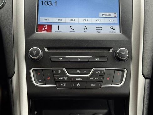 Used 2017 Ford Fusion SE w/ Fusion SE Technology Package FWD image 12