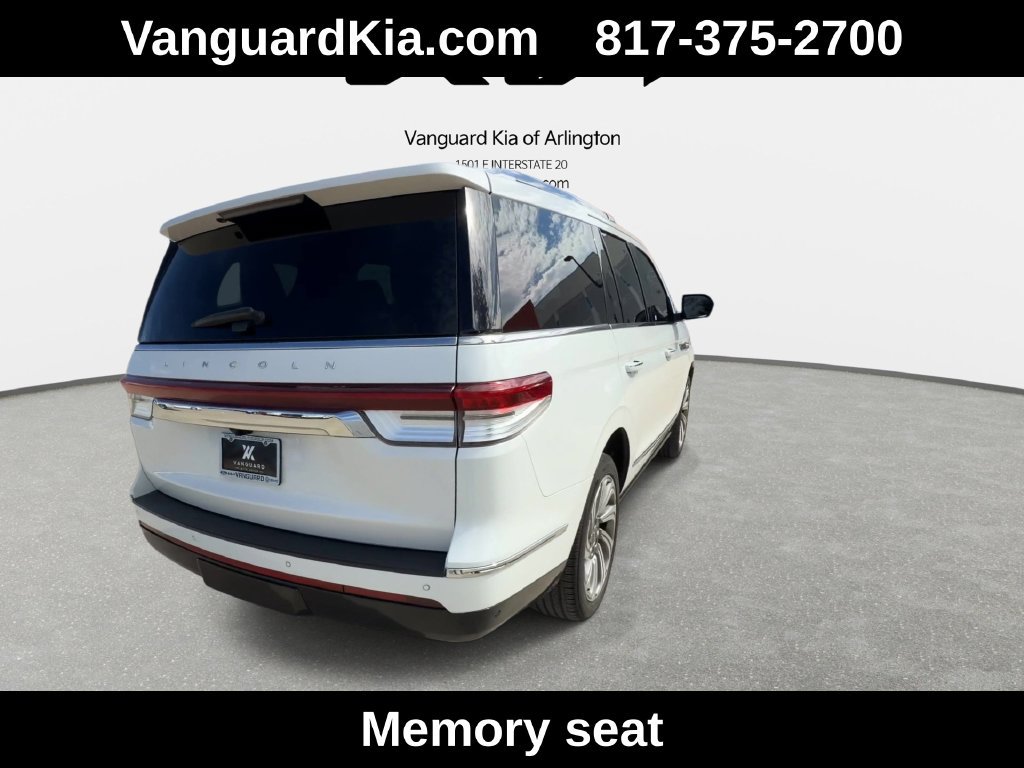 Used 2022 Lincoln Navigator 4WD image 9