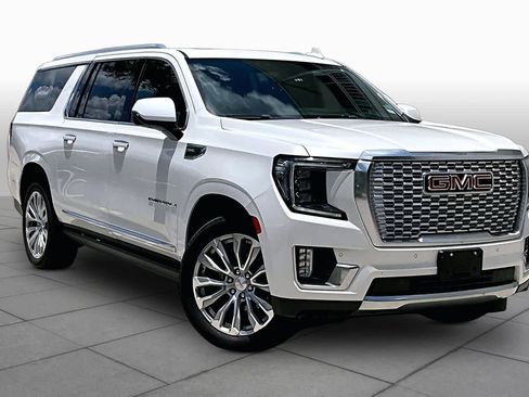 Used 2022 GMC Yukon XL Denali w/ Denali Premium Package AWD/4WD image 2
