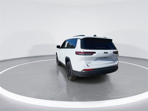 Used 2024 Jeep Grand Cherokee L Altitude image 8