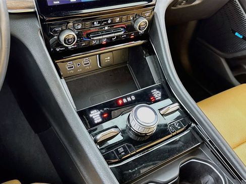 Used 2023 Jeep Grand Cherokee Summit w/ Advanced Protech Group IV AWD/4WD image 17