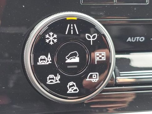 New 2025 Nissan Armada SL w/ Captain's Chari Seat Package image 10