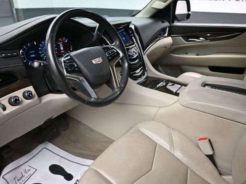 Used 2020 Cadillac Escalade Luxury AWD/4WD image 18