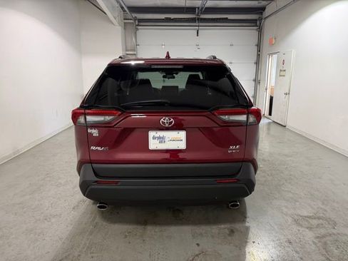 Used 2025 Toyota RAV4 XLE Premium image 5