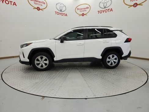 Used 2021 Toyota RAV4 LE FWD image 5