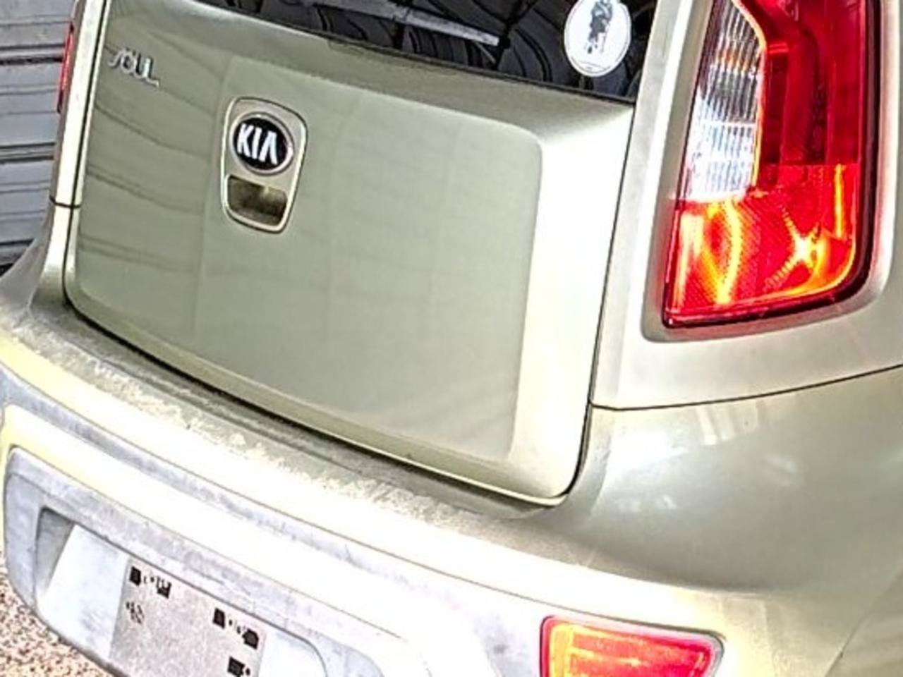 Used 2013 Kia Soul + FWD image 7