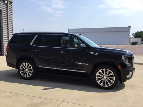Used 2023 GMC Yukon Denali w/ Max Trailering Package AWD/4WD image 4