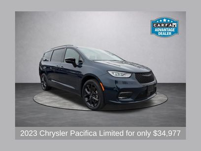 Used 2023 Chrysler Pacifica Limited w/ S Appearance Package