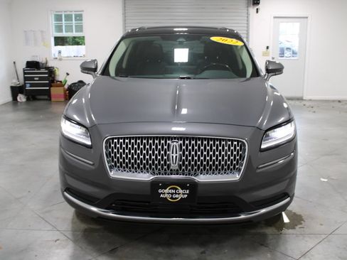 Used 2022 Lincoln Nautilus Reserve AWD/4WD image 3