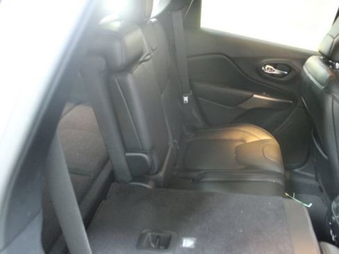 Used 2021 Jeep Cherokee Limited w/ Elite Package AWD/4WD image 9
