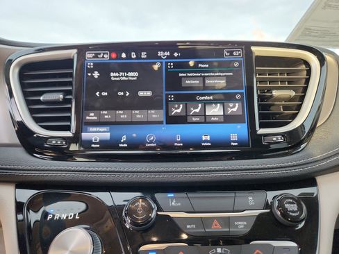 Used 2022 Chrysler Pacifica Touring-L image 29