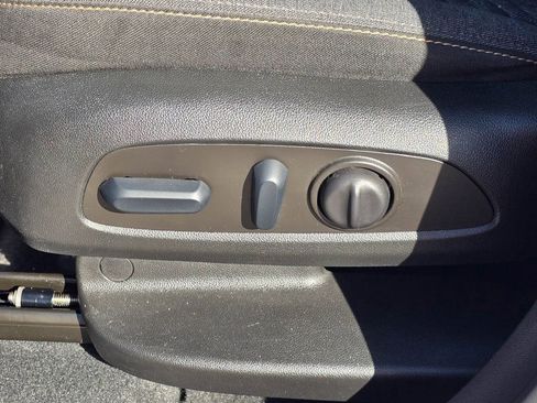 Used 2023 Chevrolet Equinox LT image 11