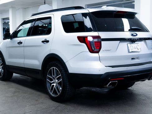 Used 2017 Ford Explorer Sport w/ Equipment Group 401A image 4