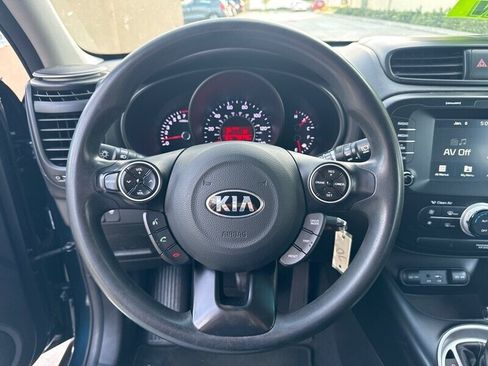 Used 2019 Kia Soul + image 9