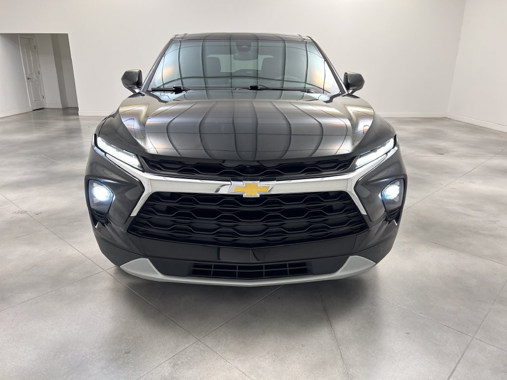 Used 2025 Chevrolet Blazer LT FWD image 3