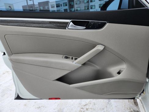 Used 2018 Volkswagen Passat 2.0T SE image 19