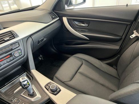 Used 2013 BMW 320i xDrive Sedan AWD/4WD image 18