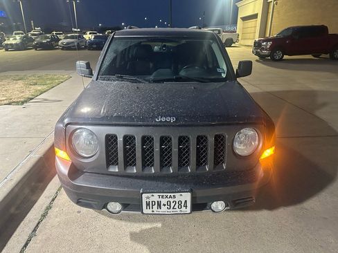 Used 2016 Jeep Patriot High Altitude image 2