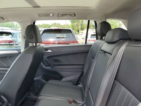 Certified 2024 Volkswagen Tiguan SE w/ Panoramic Sunroof Package FWD image 10