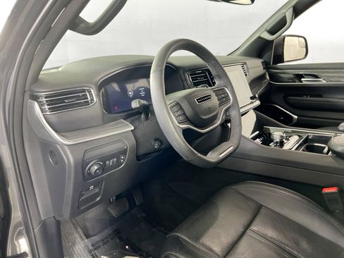 Used 2022 Jeep Wagoneer Series II image 9