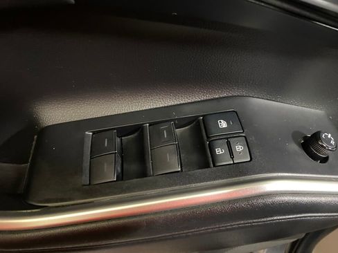 Used 2021 Toyota Highlander XLE image 7