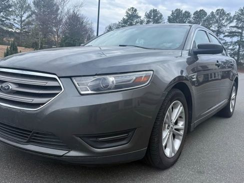 Used 2018 Ford Taurus SEL image 2