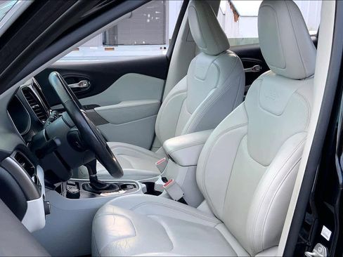 Used 2020 Jeep Cherokee Limited image 9