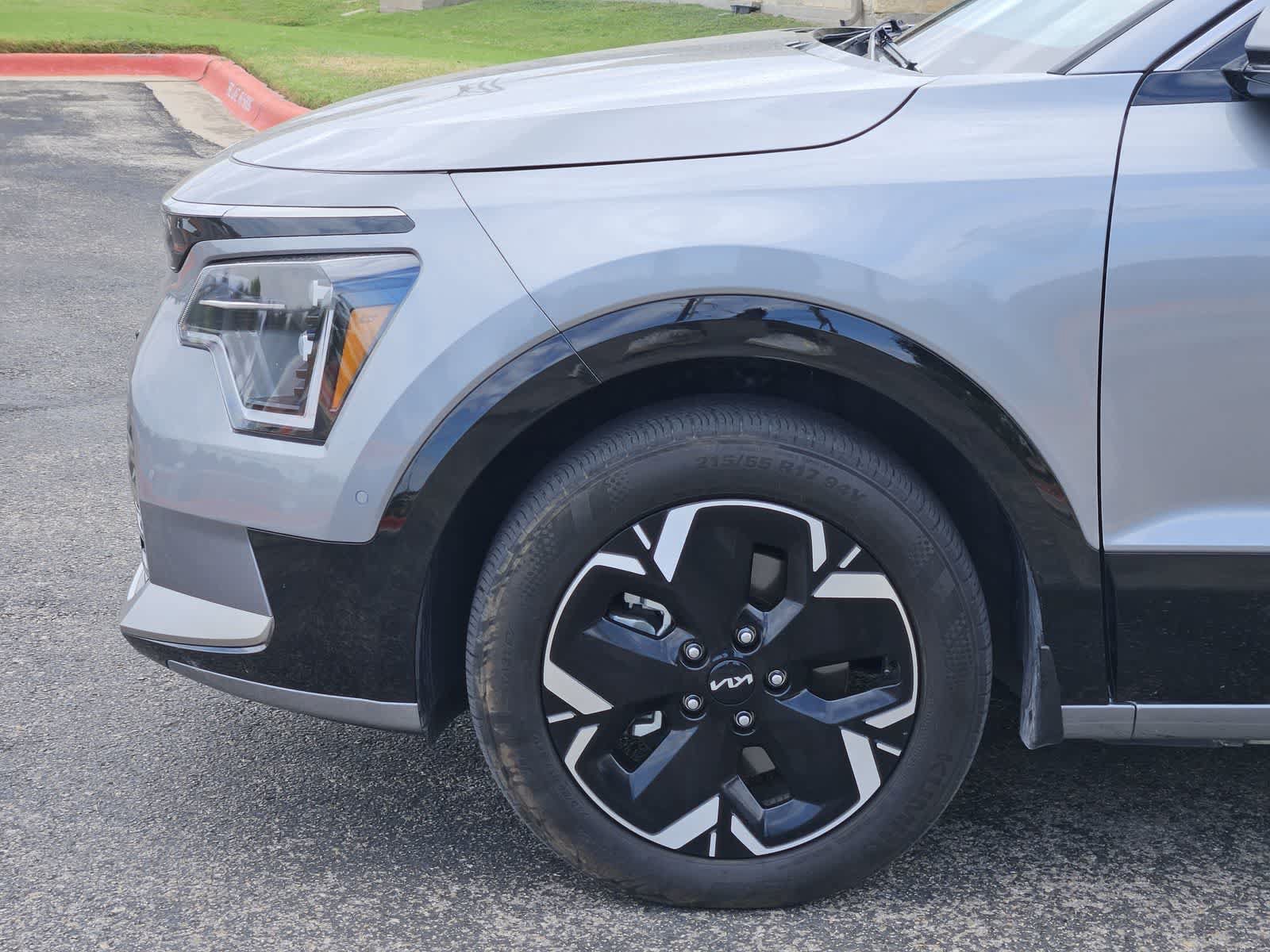Certified 2023 Kia Niro Wave w/ Wave Preserve Package FWD image 8