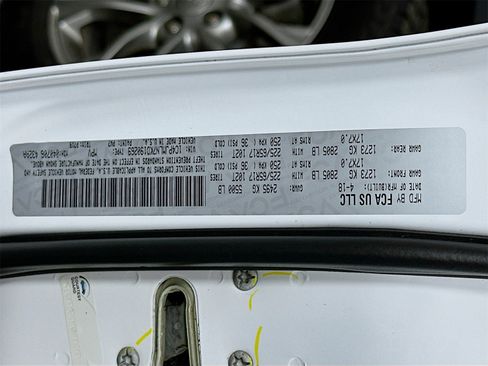 Used 2019 Jeep Cherokee Latitude Plus w/ Comfort/Convenience Group image 30