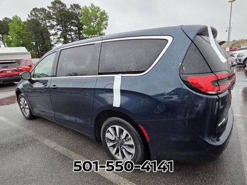 Used 2024 Chrysler Pacifica Select FWD image 5