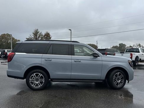 New 2025 Ford Expedition Active image 5