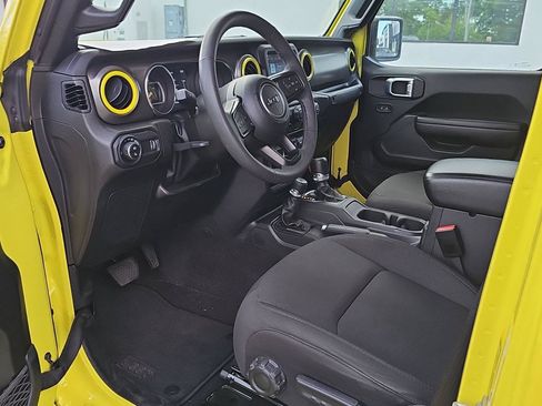 Used 2023 Jeep Gladiator Sport AWD/4WD image 13
