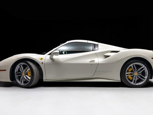 Used 2018 Ferrari 488 Spider image 31