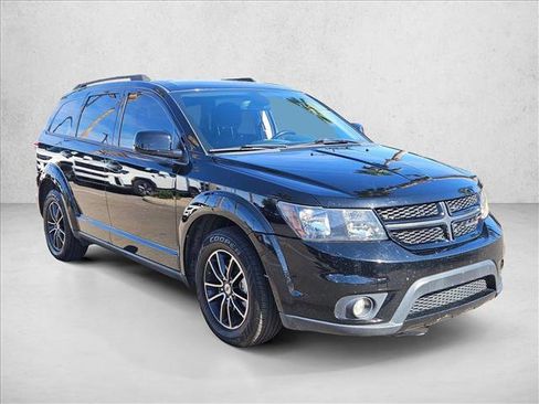 Used 2019 Dodge Journey SE w/ Connectivity Group image 2
