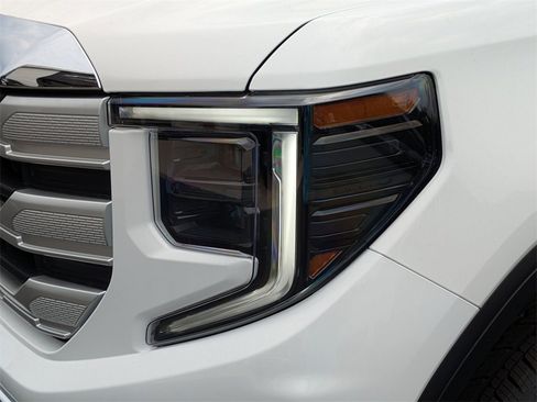 New 2025 GMC Sierra 1500 SLE w/ Preferred Package image 7