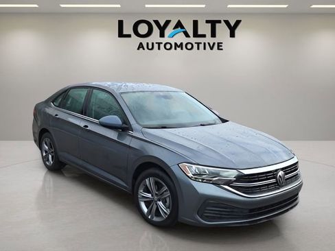 Used 2024 Volkswagen Jetta SE image 9