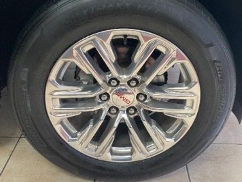 Used 2023 GMC Yukon XL SLT AWD/4WD image 33