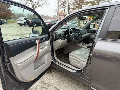 Used 2010 Toyota Highlander Limited image 9