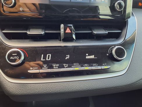 Used 2021 Toyota Corolla LE FWD image 7