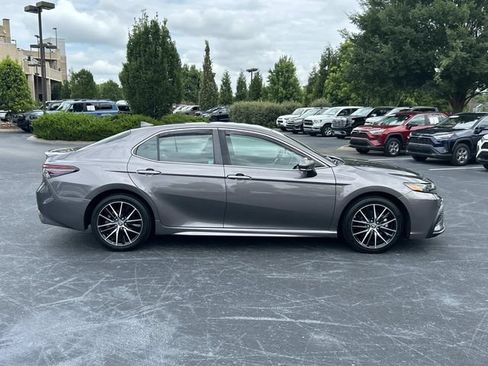 Used 2023 Toyota Camry SE FWD image 3