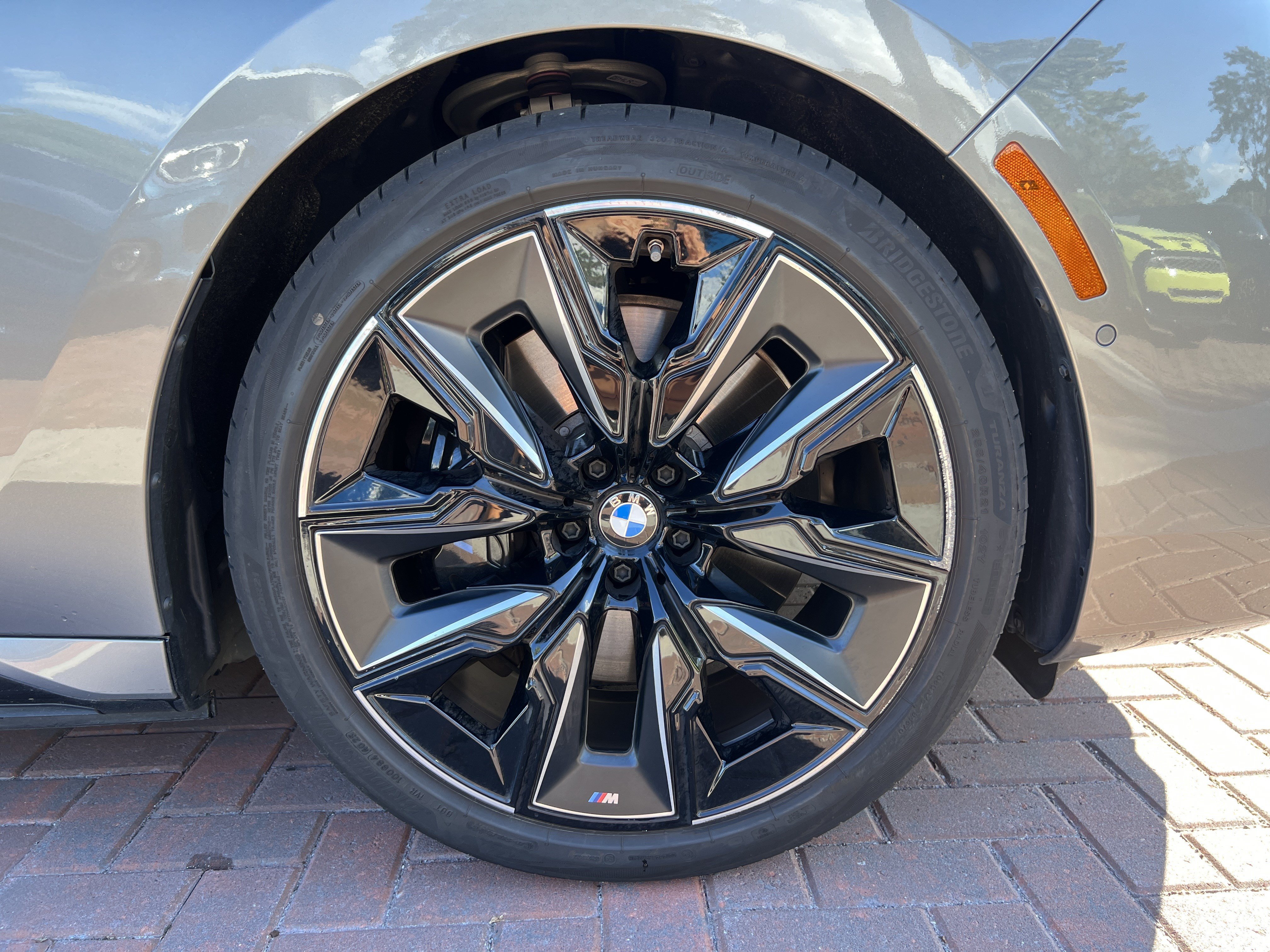 Used 2024 BMW i7 eDrive50 w/ M Sport Package RWD image 13